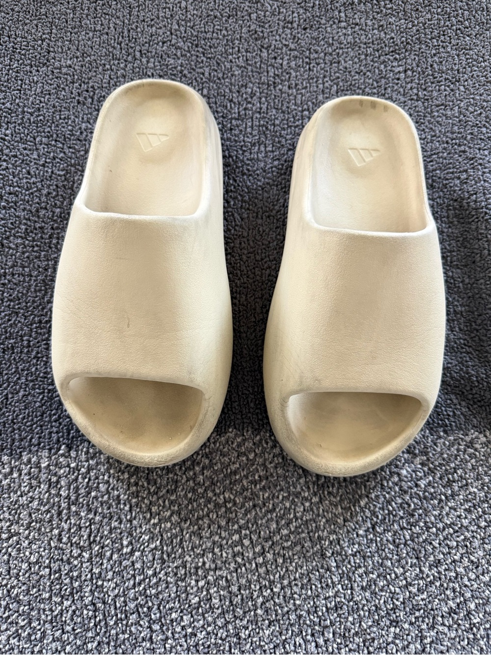 Adidas Yeezy Slides (2022) - Bone - Picture 4 of 11